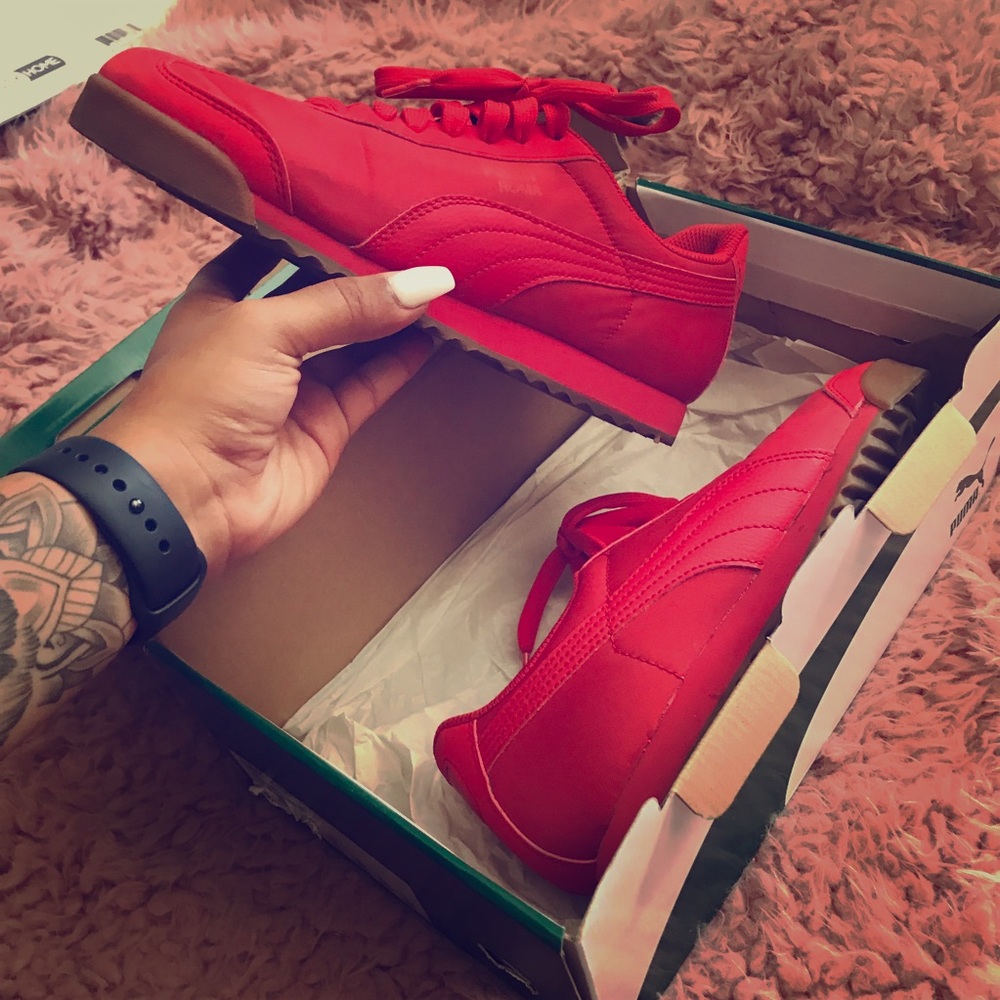 Red Pumas Size 6C